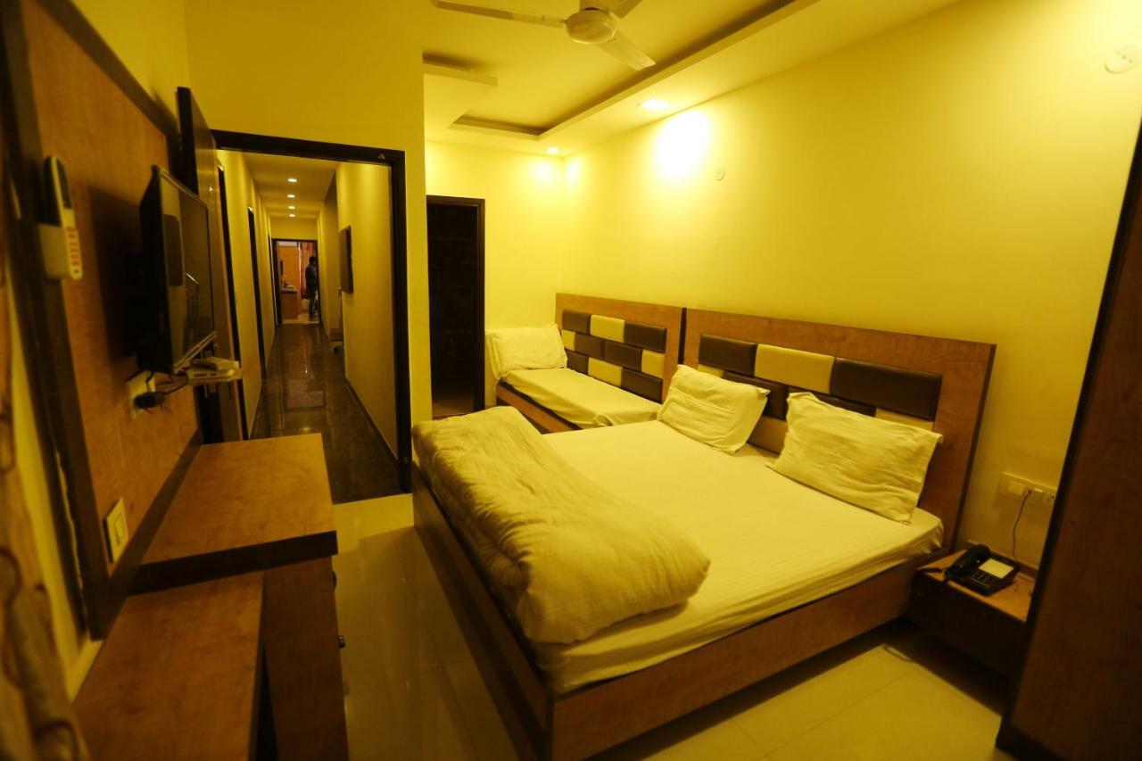 Hotel Golden Heart Amritsar Bagian luar foto